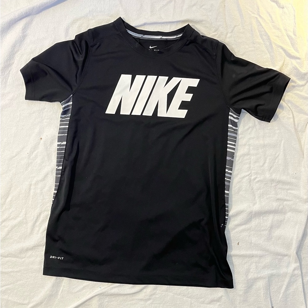Athletic Tshirt | Black, Kids XL, Nike